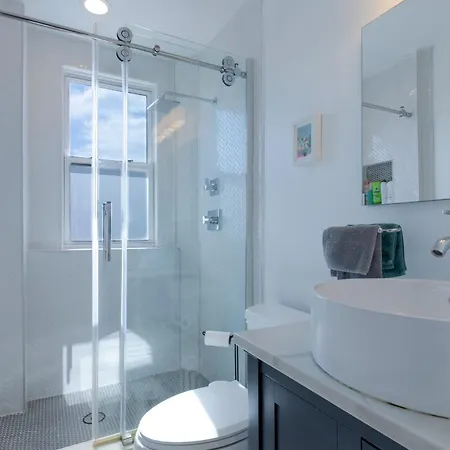 Urban Elegance: Trendy, Spacious Retreat With Parking In The Heart Of The City Washington Exterior foto