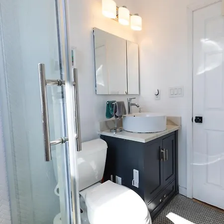 Urban Elegance: Trendy, Spacious Retreat With Parking In The Heart Of The City Washington Exterior foto