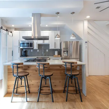 Urban Elegance: Trendy, Spacious Retreat With Parking In The Heart Of The City Washington Exterior foto